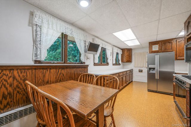 280 Deforest Road N, Dix Hills, NY 11746