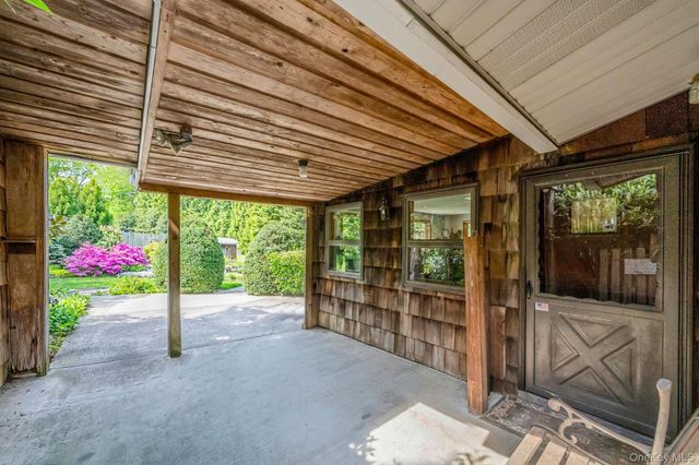280 Deforest Road N, Dix Hills, NY 11746