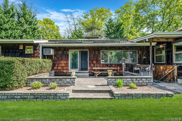 280 Deforest Road N, Dix Hills, NY 11746