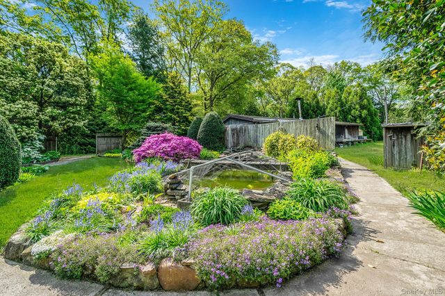 280 Deforest Road N, Dix Hills, NY 11746