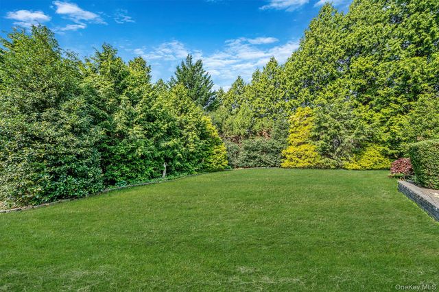 280 Deforest Road N, Dix Hills, NY 11746
