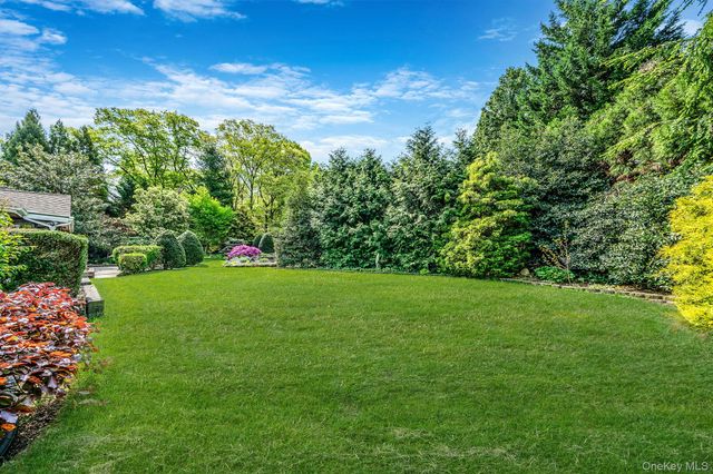 280 Deforest Road N, Dix Hills, NY 11746