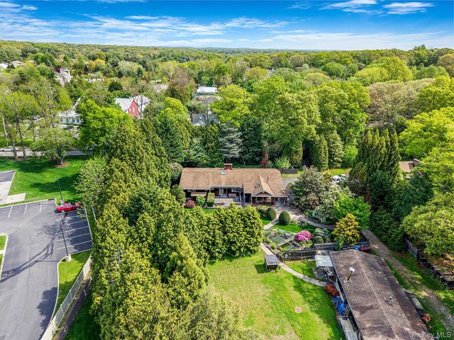 280 Deforest Road N, Dix Hills, NY 11746