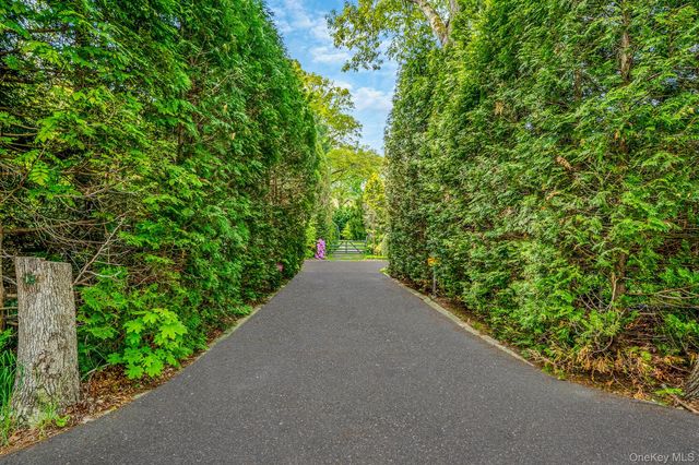 280 Deforest Road N, Dix Hills, NY 11746