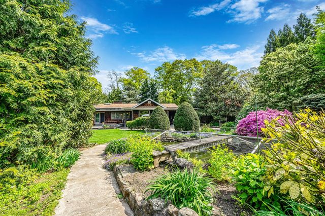 280 Deforest Road N, Dix Hills, NY 11746