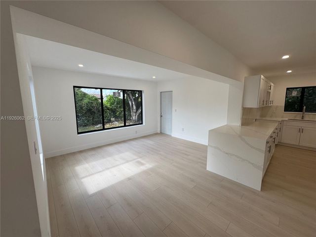 15300 NW 32nd Ave, Miami Gardens, FL 33054