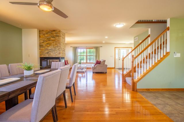 2550 Honelee Court, Valparaiso, IN 46385