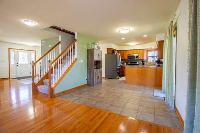 2550 Honelee Court, Valparaiso, IN 46385