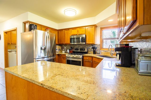 2550 Honelee Court, Valparaiso, IN 46385