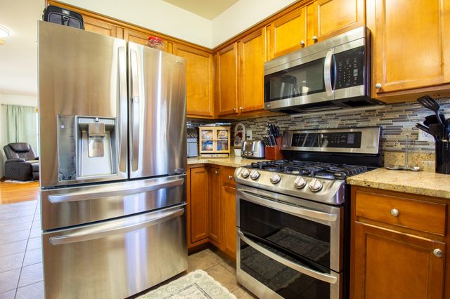 2550 Honelee Court, Valparaiso, IN 46385