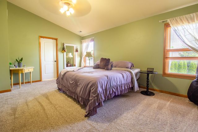 2550 Honelee Court, Valparaiso, IN 46385