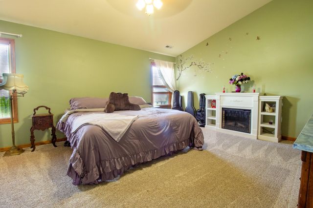 2550 Honelee Court, Valparaiso, IN 46385