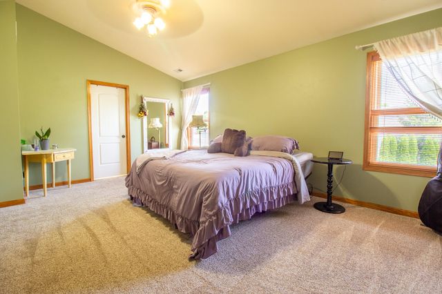 2550 Honelee Court, Valparaiso, IN 46385