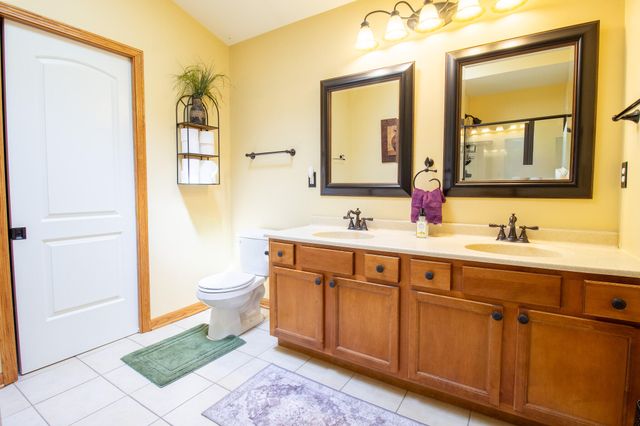 2550 Honelee Court, Valparaiso, IN 46385