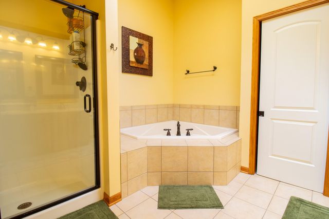 2550 Honelee Court, Valparaiso, IN 46385