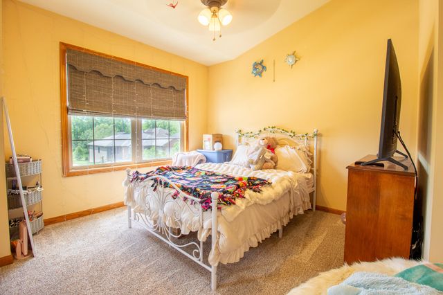 2550 Honelee Court, Valparaiso, IN 46385