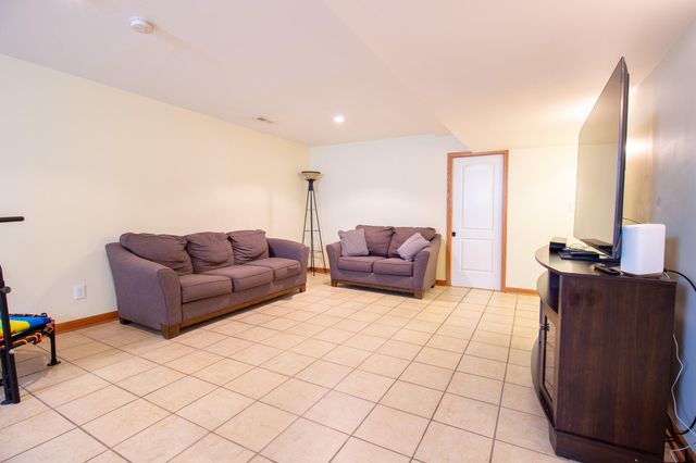 2550 Honelee Court, Valparaiso, IN 46385