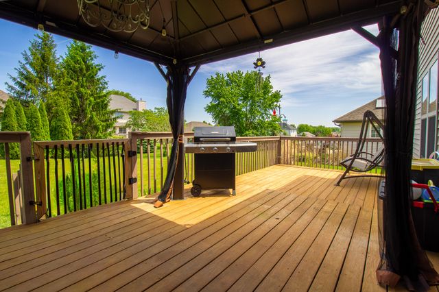 2550 Honelee Court, Valparaiso, IN 46385