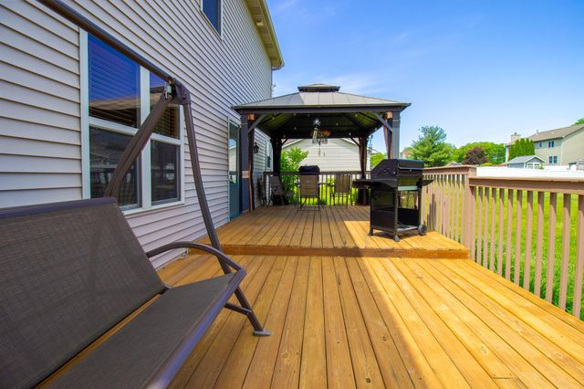 2550 Honelee Court, Valparaiso, IN 46385