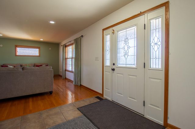 2550 Honelee Court, Valparaiso, IN 46385