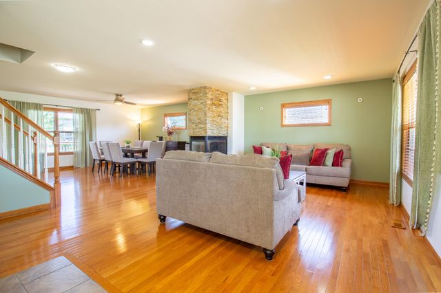 2550 Honelee Court, Valparaiso, IN 46385