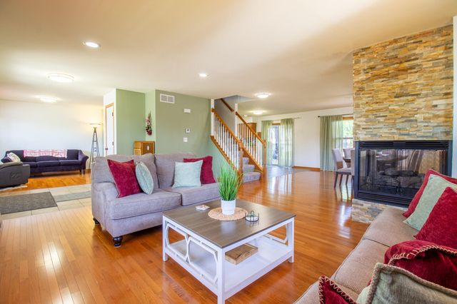 2550 Honelee Court, Valparaiso, IN 46385