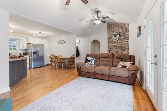 2323 Nubbin Ridge Rd, Dickson, TN 37055