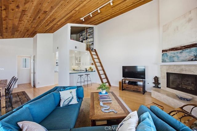 941 1st Street, Hermosa Beach, CA 90254