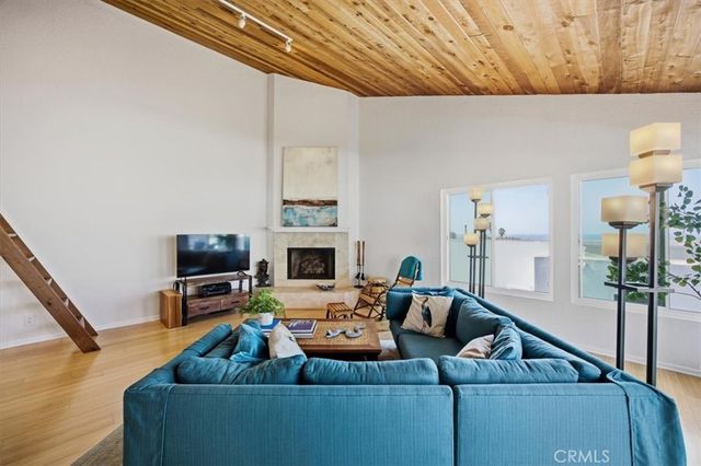 941 1st Street, Hermosa Beach, CA 90254