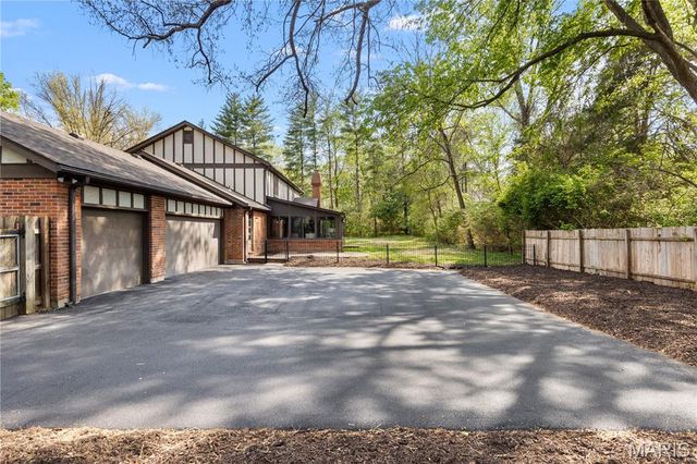 123 Pinehurst Estates Drive, Creve Coeur, MO 63141