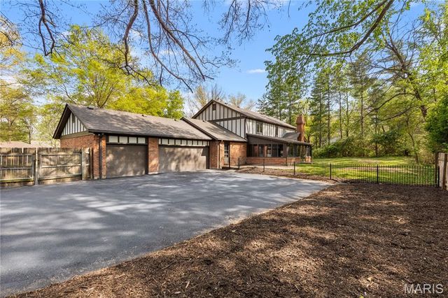123 Pinehurst Estates Drive, Creve Coeur, MO 63141