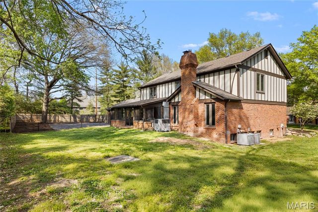 123 Pinehurst Estates Drive, Creve Coeur, MO 63141