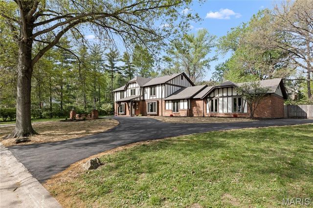 123 Pinehurst Estates Drive, Creve Coeur, MO 63141