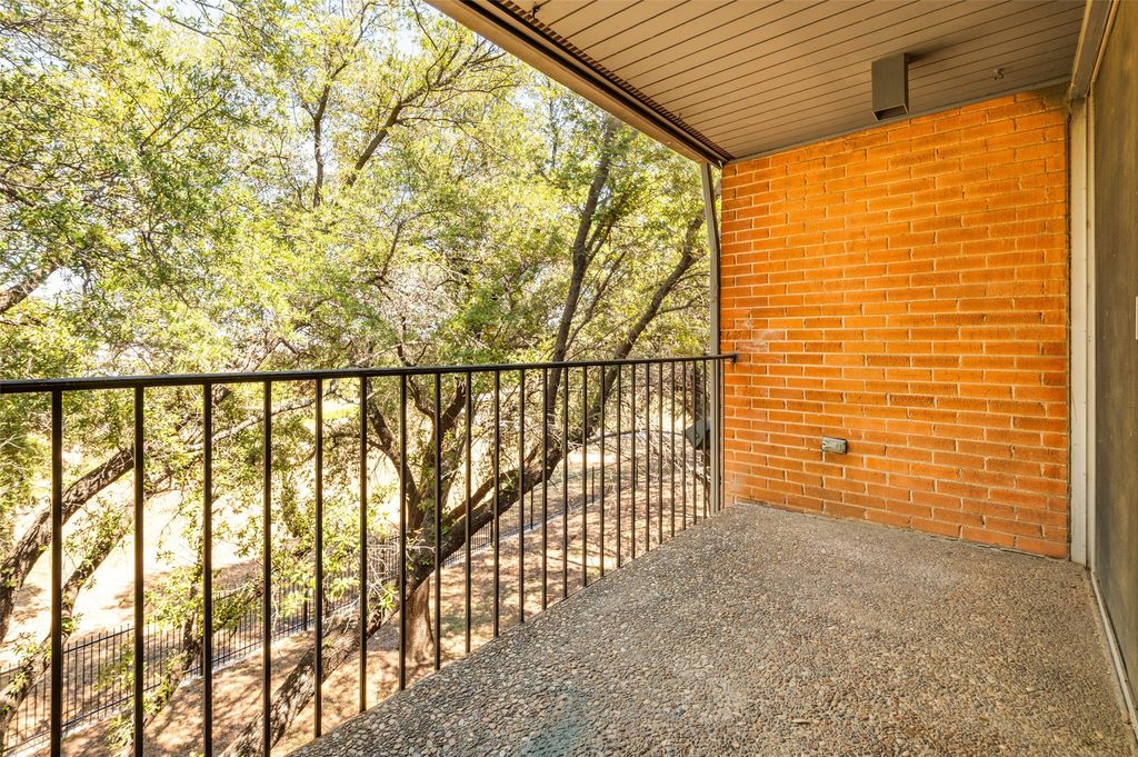 524 E Avenue J C, Grand Prairie, TX 75050