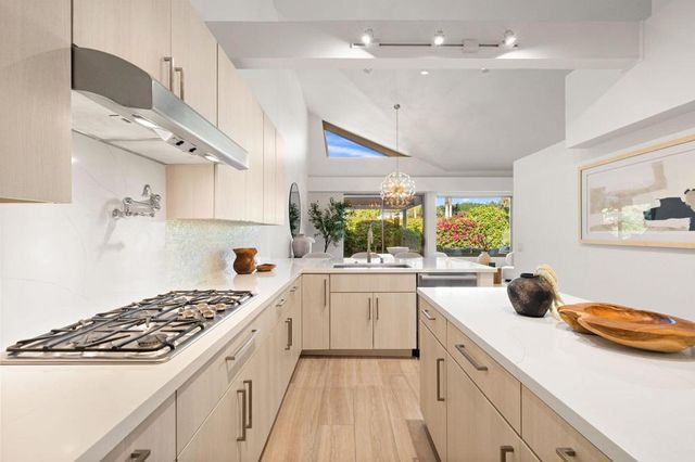 47 N Kavenish Drive, Rancho Mirage, CA 92270