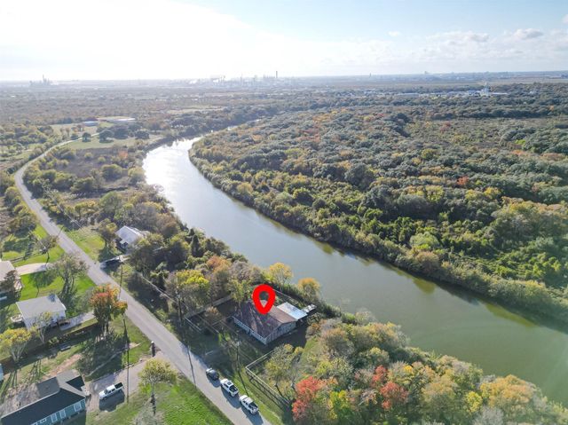 1910 Duncan Drive, Oyster Creek, TX 77541