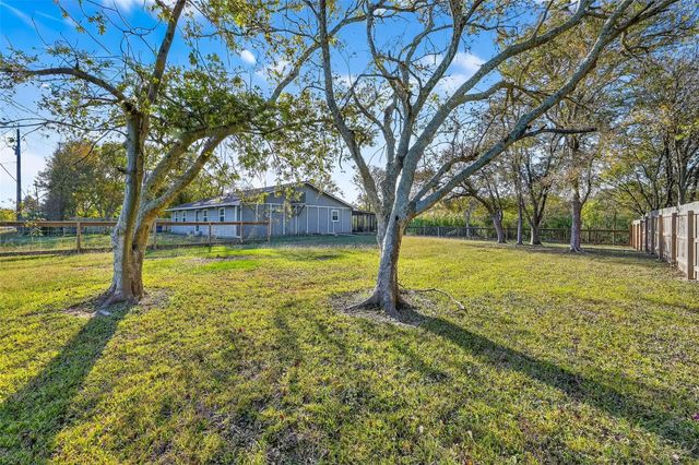 1910 Duncan Drive, Oyster Creek, TX 77541