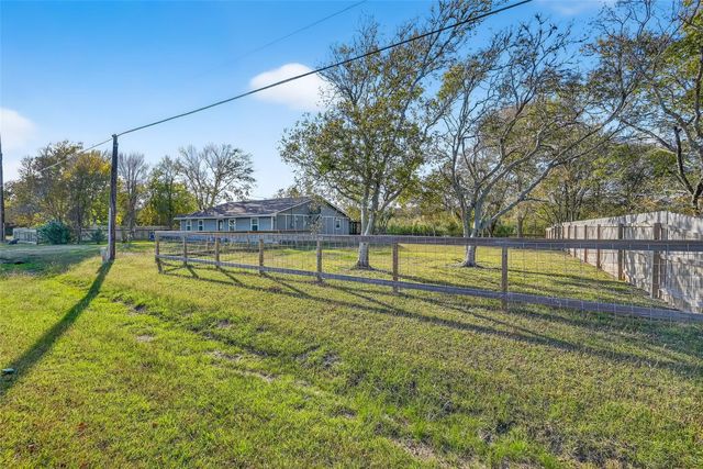 1910 Duncan Drive, Oyster Creek, TX 77541