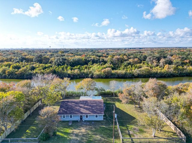 1910 Duncan Drive, Oyster Creek, TX 77541