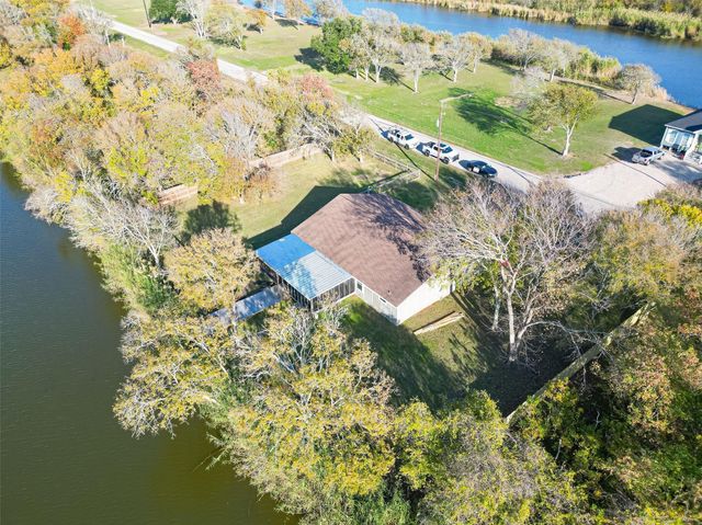 1910 Duncan Drive, Oyster Creek, TX 77541