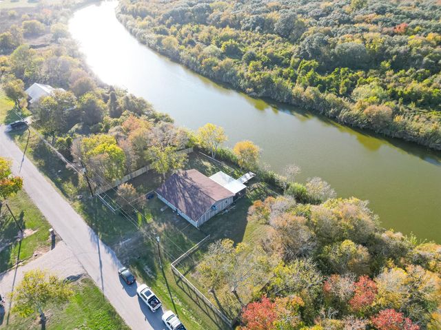 1910 Duncan Drive, Oyster Creek, TX 77541