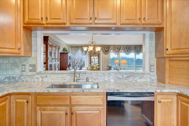 4910 Hunting Hills CIR, Roanoke, VA 24018