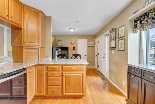 4910 Hunting Hills CIR, Roanoke, VA 24018