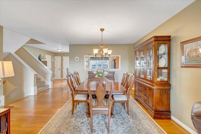 4910 Hunting Hills CIR, Roanoke, VA 24018