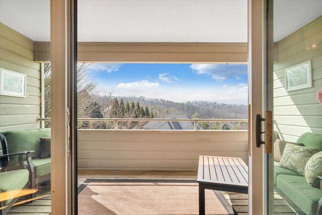 4910 Hunting Hills CIR, Roanoke, VA 24018