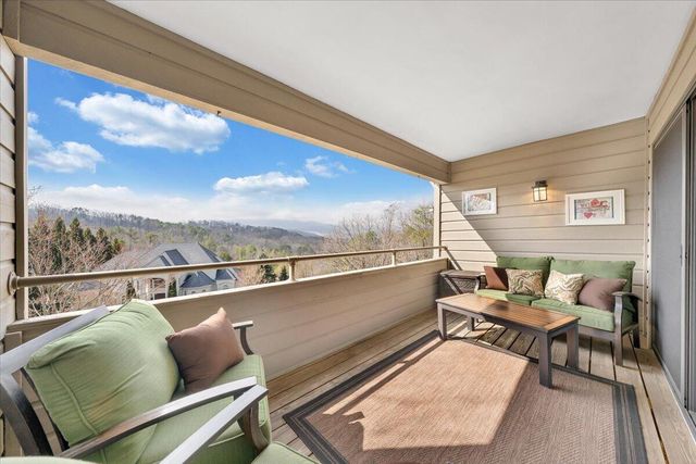 4910 Hunting Hills CIR, Roanoke, VA 24018