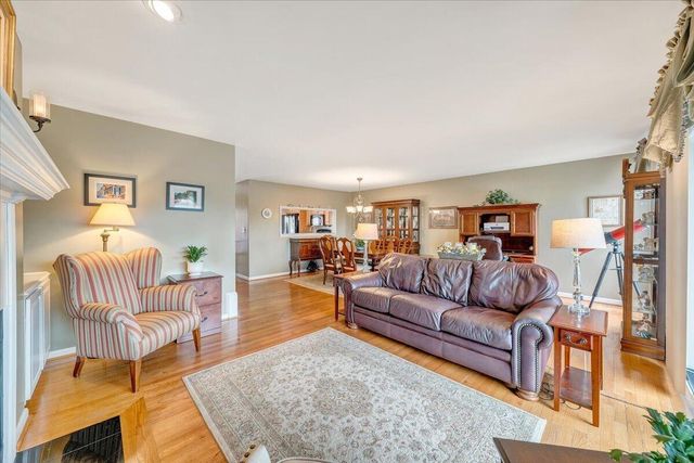 4910 Hunting Hills CIR, Roanoke, VA 24018