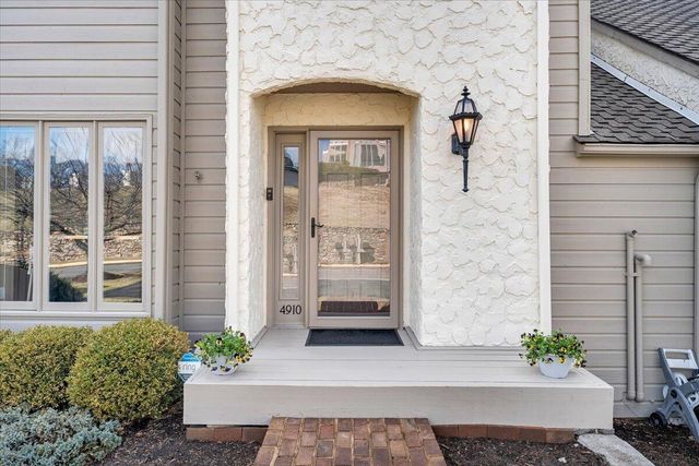 4910 Hunting Hills CIR, Roanoke, VA 24018