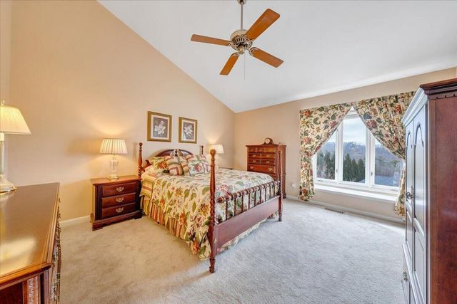 4910 Hunting Hills CIR, Roanoke, VA 24018