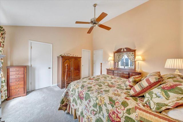 4910 Hunting Hills CIR, Roanoke, VA 24018